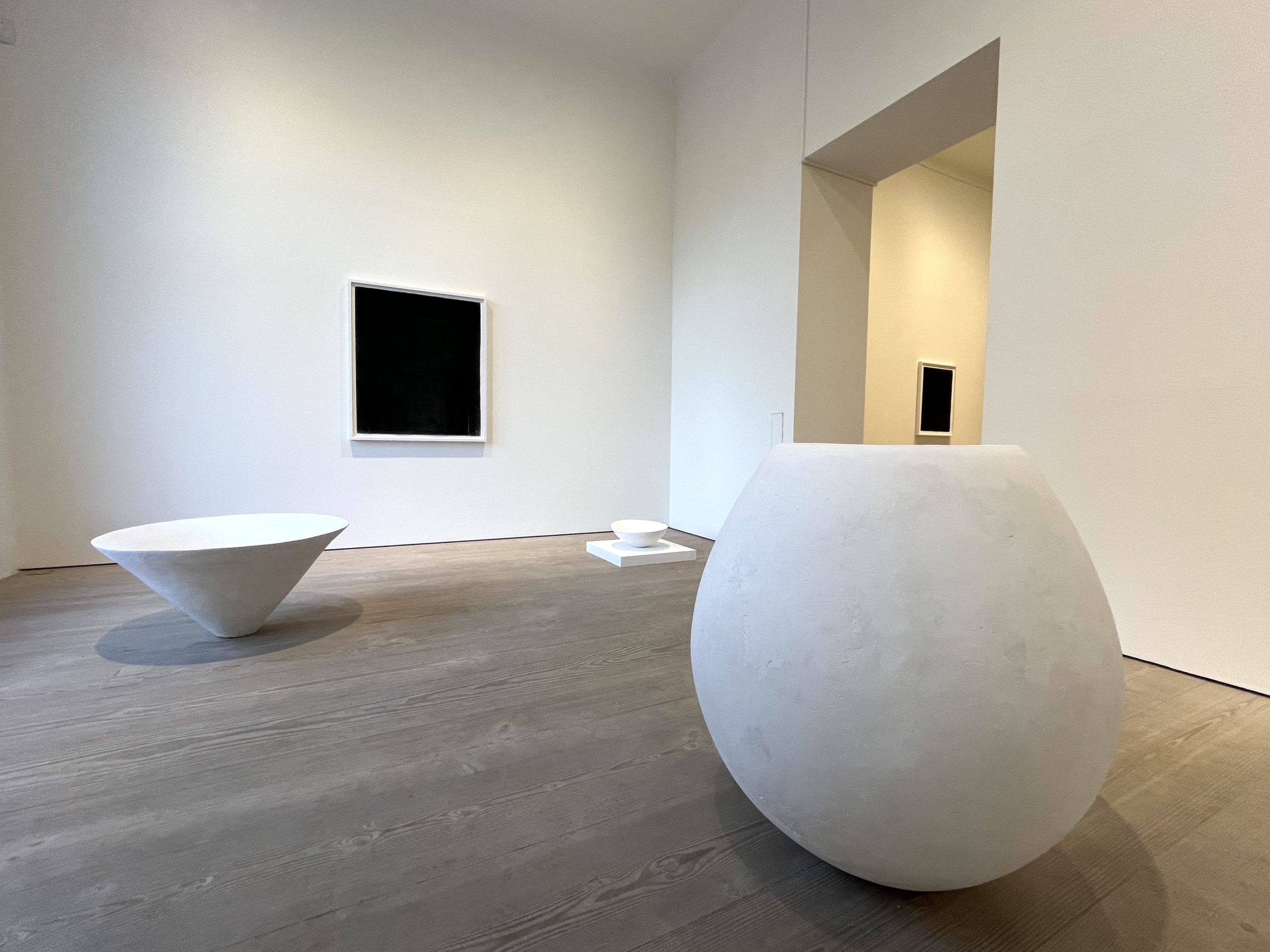Eva Lange, "Sculpture", 2025. Installation view , Galleri Flach.