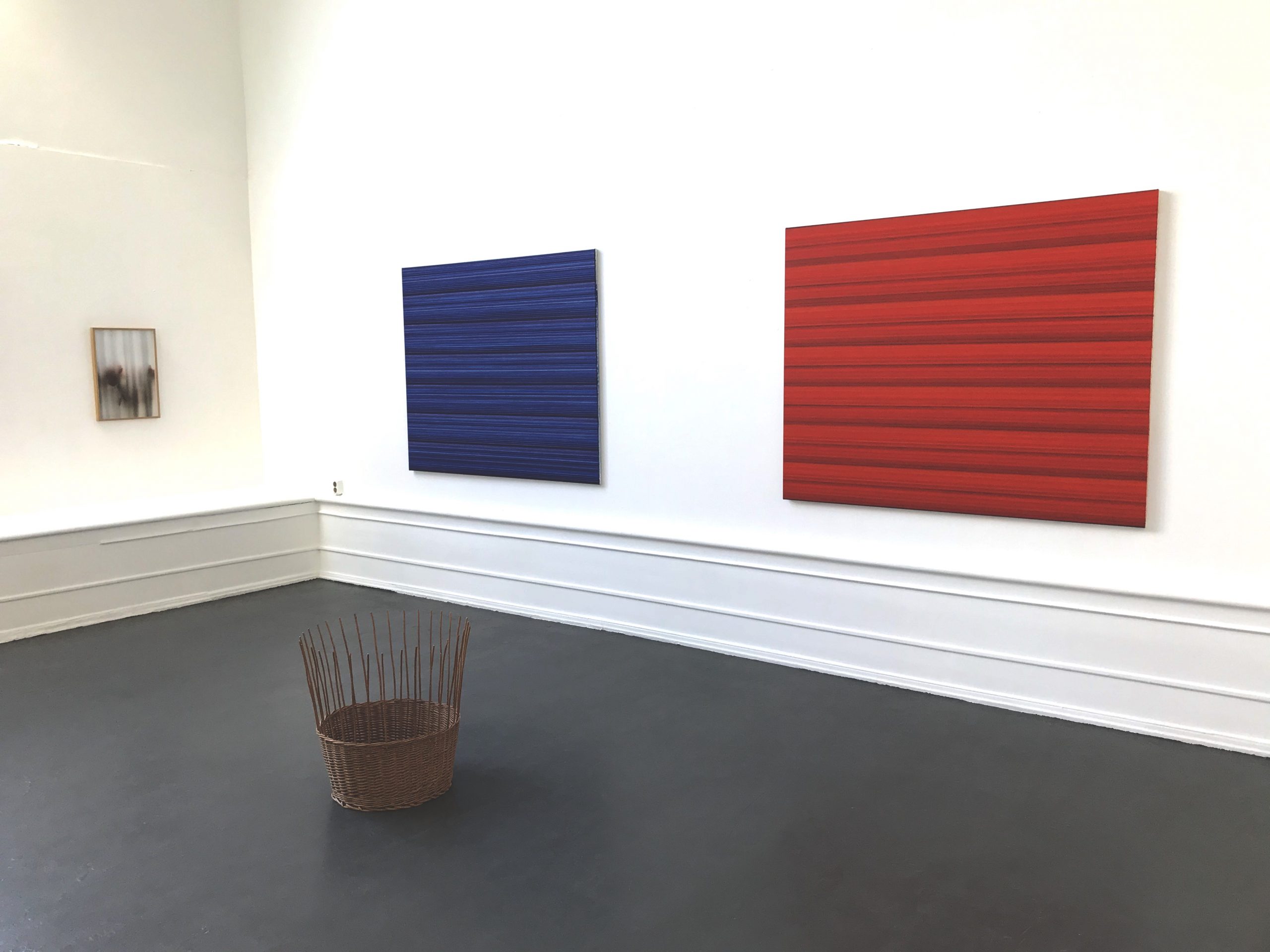 Ande och Materia / Mind and Matter, april 2020. Rickard Sollman (paintings), Kristina Eldon (photography)