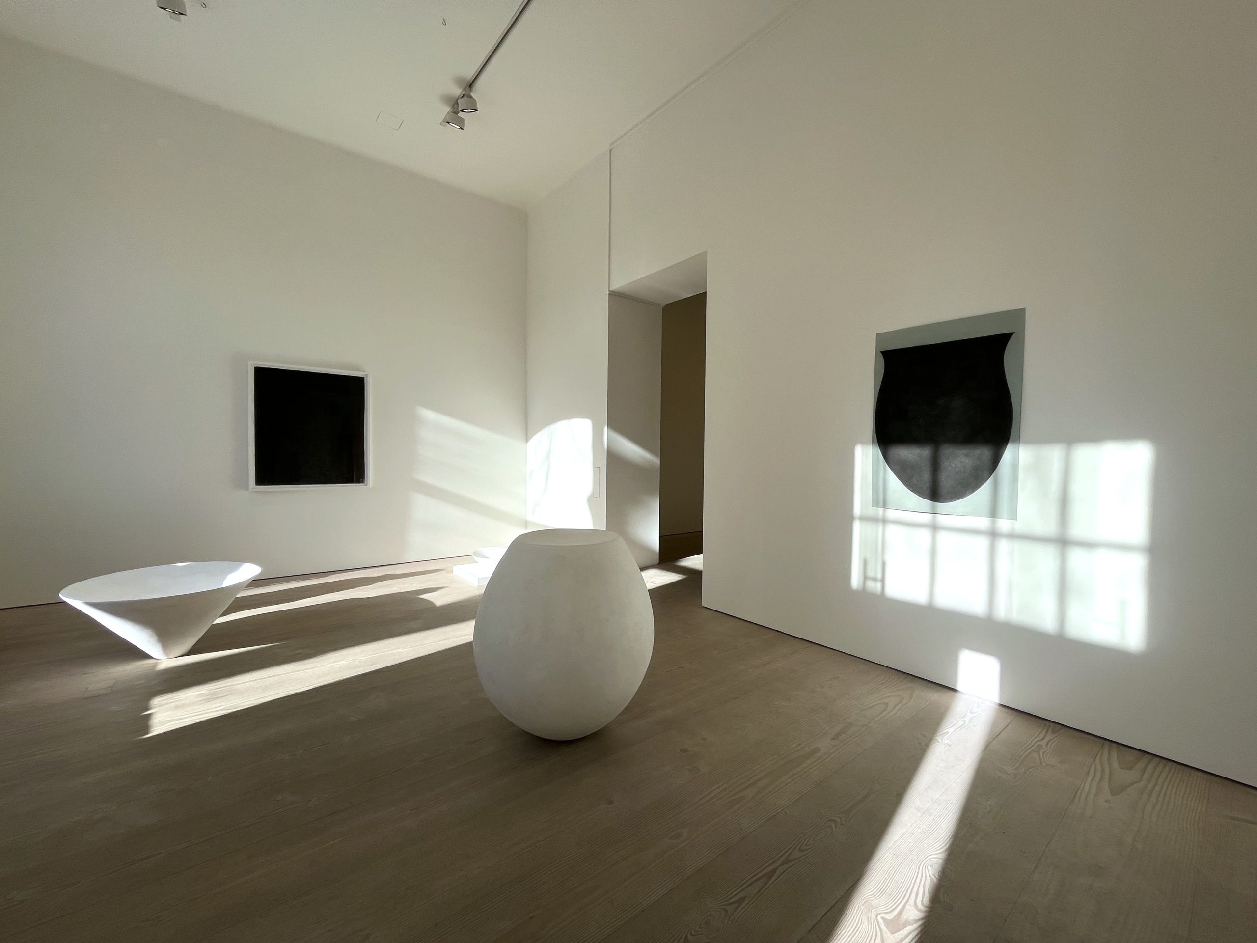 Eva Lange, "Sculpture", 2025. Installation view , Galleri Flach.