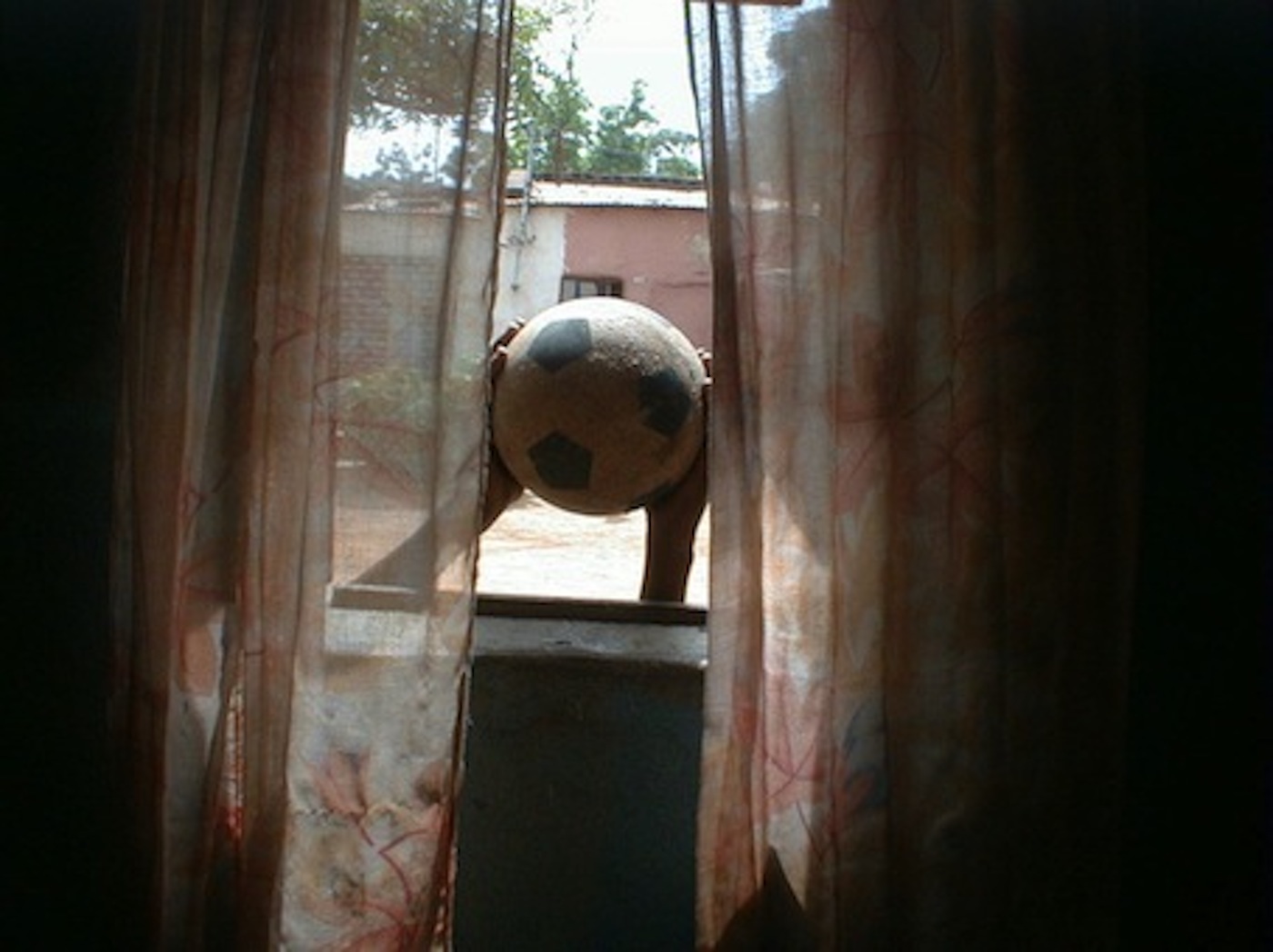 Mohamed Camara, "J’intègre ma passion dans la photo”
(Chambres maliennes), 2002, 48 x 58 cm. (framed)
digital c-print, ed. 3/7