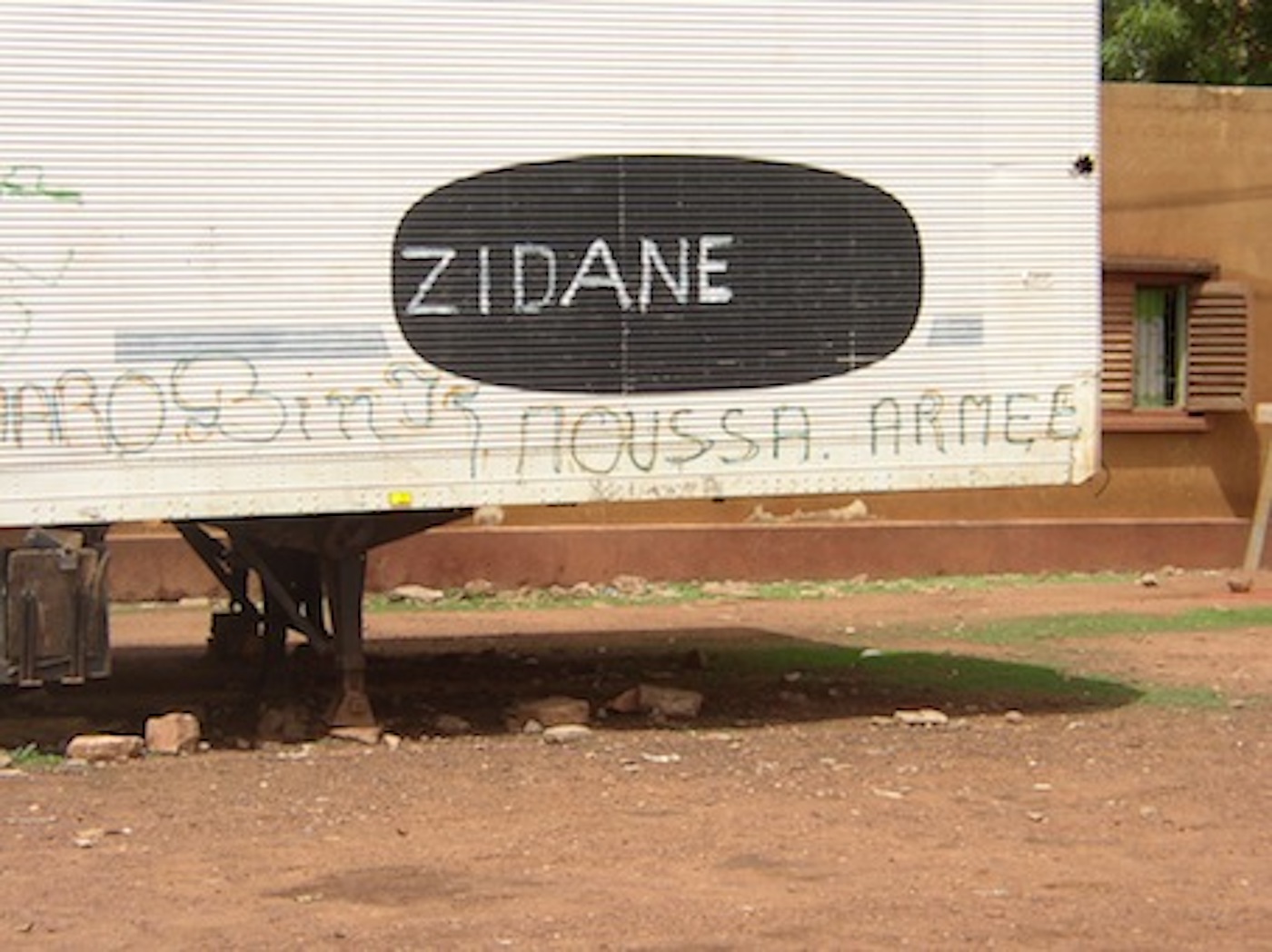 Mohamed Camara, "Certains matins se je ne vois pas Zidane, c'est son nom qui m'approche", 2006/7, 48 x 58 cm. (framed), digital c-print, ed. 4/7