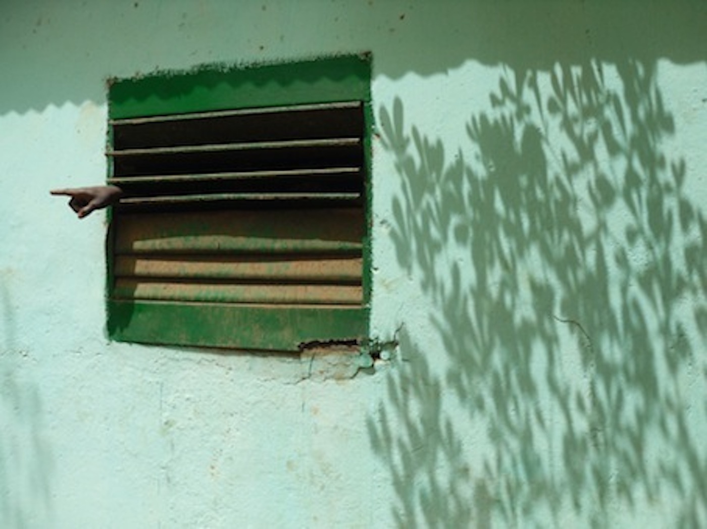 Mohamed Camara, "Regardez!", 2006, from the series "Certains Matins", 48 x 58 cm. (framed), digital c-print, ed. 5/7