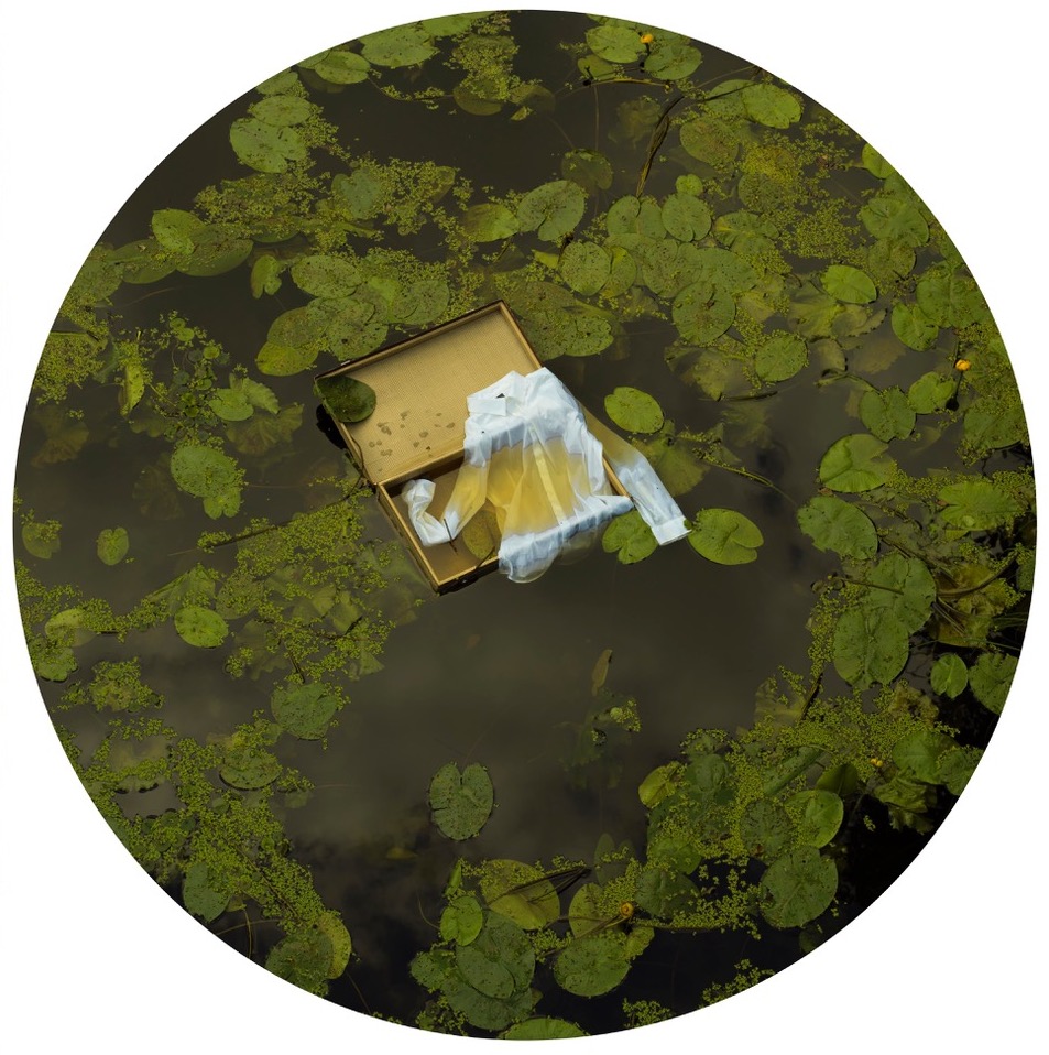 Maria Friberg, "Handed III", 2022. C-print siliconglas. 32 cm diameter.