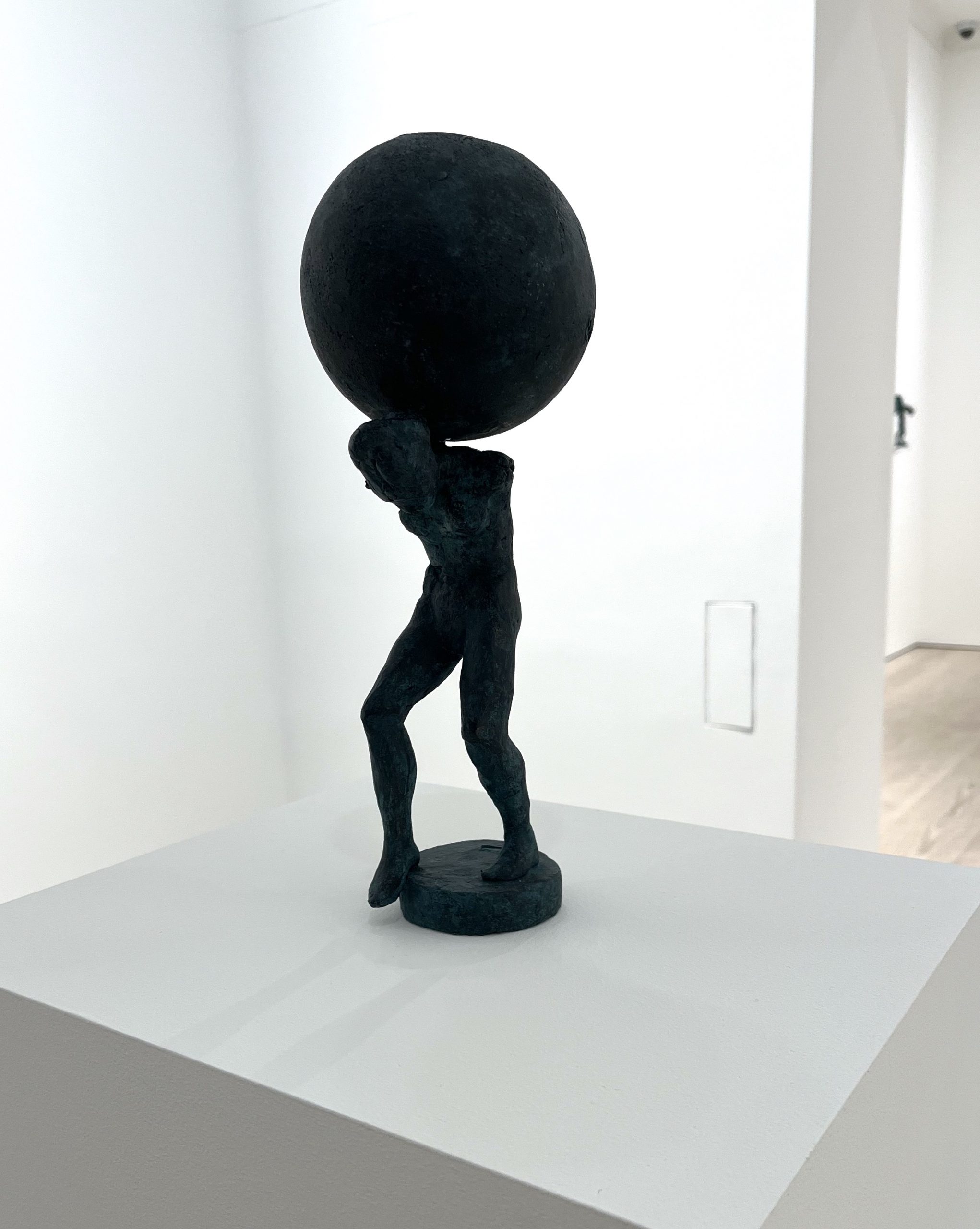 FREDRIK WRETMAN. Heavy Duty, 2023. Brons, 29 cm. h