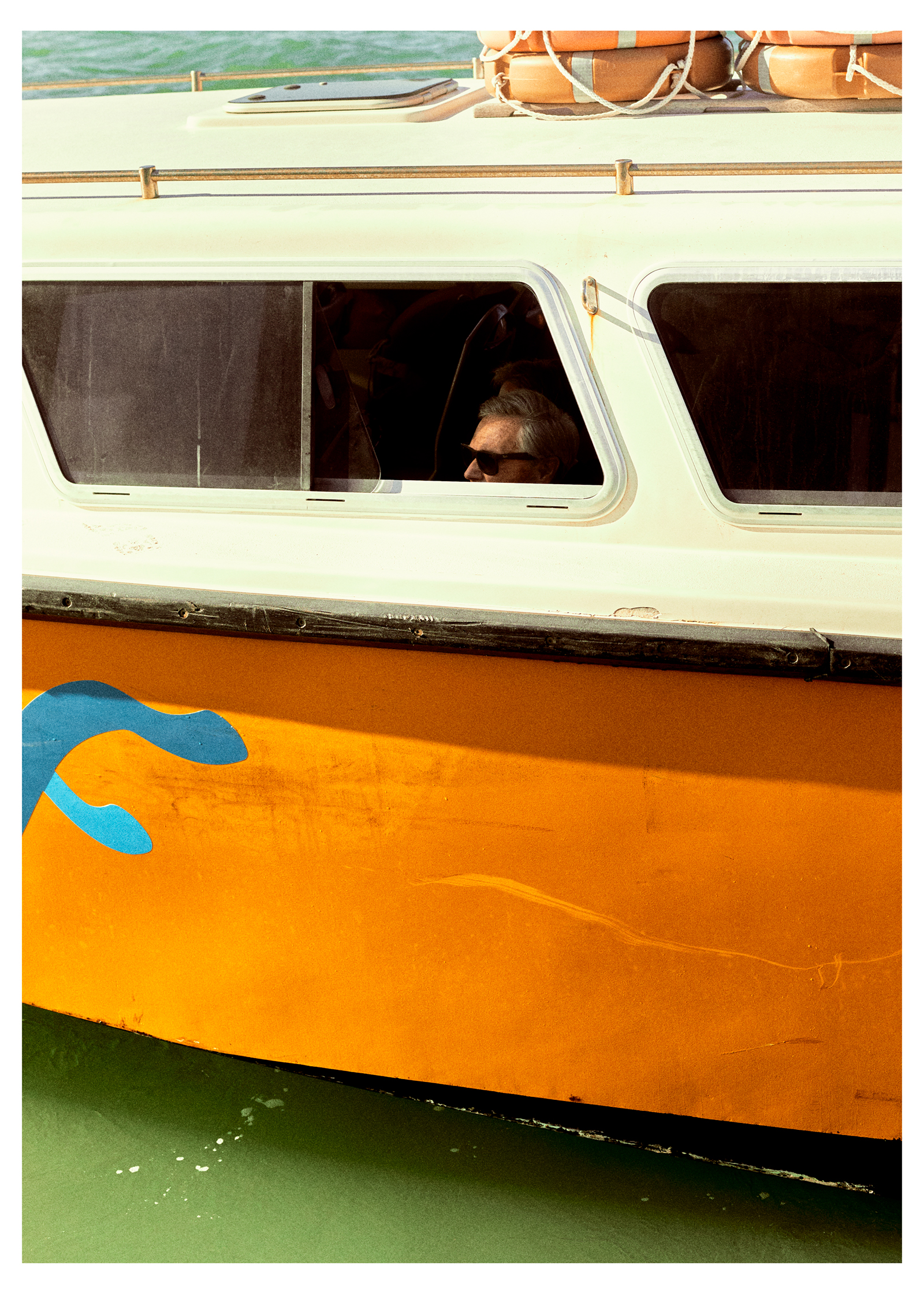 Transit I, 2026
Arcivally Fine Art Pigment Print
upplaga 5 (+ 3 a.p.). Seizes:
1. 30 x 42 cm = 14 000 kr
2. 52 x 77 cm = 25 000 kr
3. 73 x 101 cm = 30 000 kr